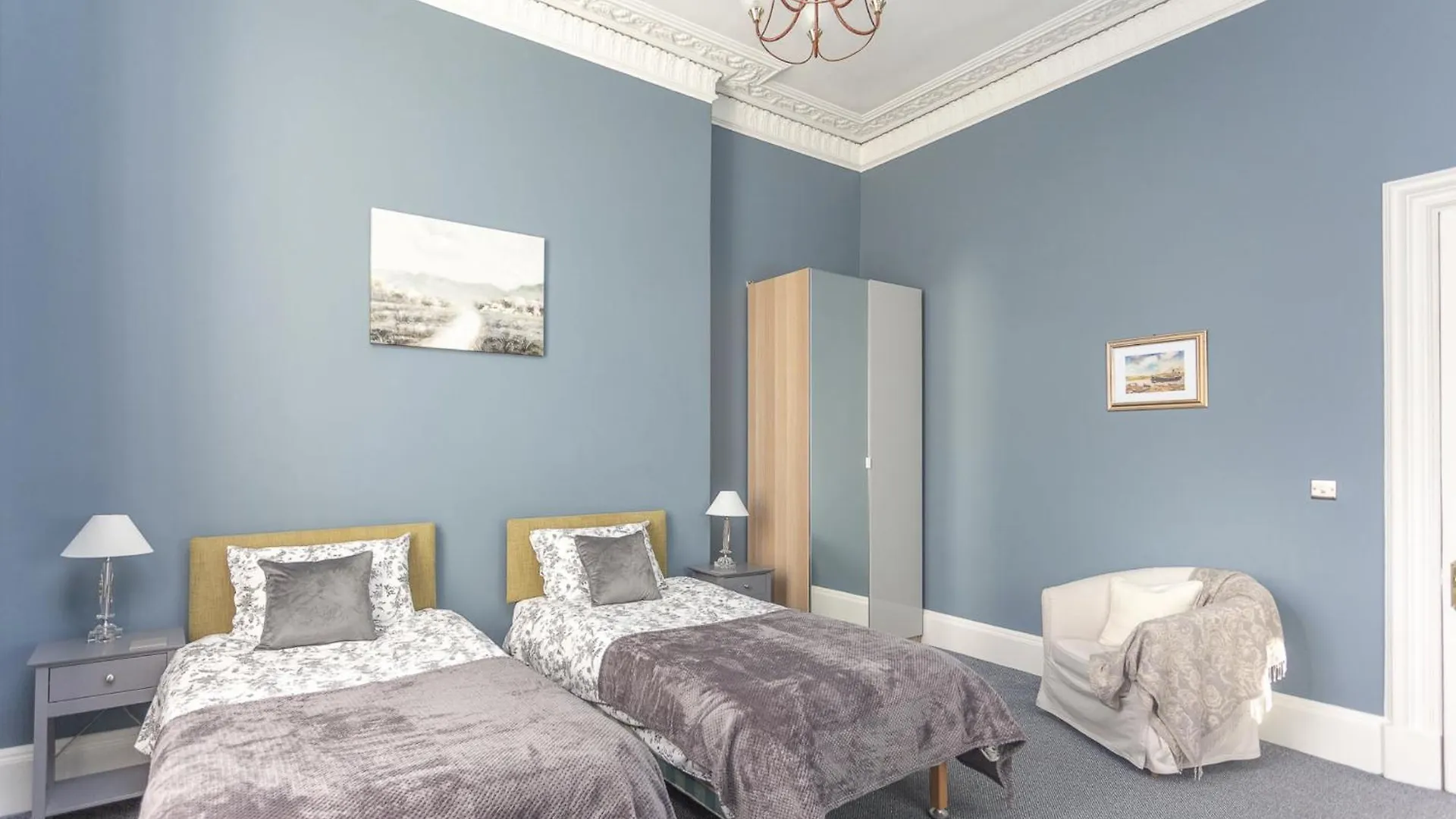 A Two Bedroom Apartment - Victorian Villa At 8 Priestfield Road 에든버러